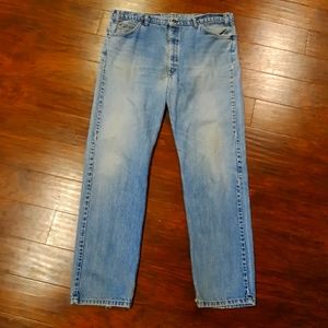 Vintage Levi's 505 straight leg blue jeans.